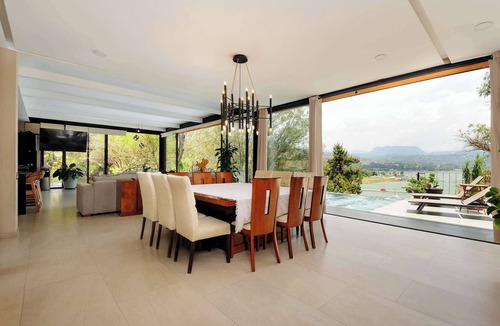 El Santuario Villa | Villa del Carmen: Lakeview Estate