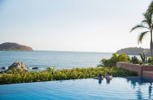 Zihuatanejo Villa | Villa El Ensueño by La Casa Que Canta