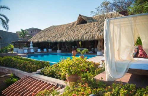 Zihuatanejo Villa | Villa El Ensueño by La Casa Que Canta