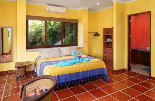 Sayulita Cabin | Villa Kiwi. Huge Pool, Steps To Town n Beach. 6 plus BRM 7.5 BTH 3 KCN