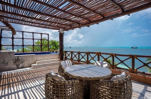 Zona Hotelera Villa | Villa Langosta | 6BR | Luxury Beachfront Stay
