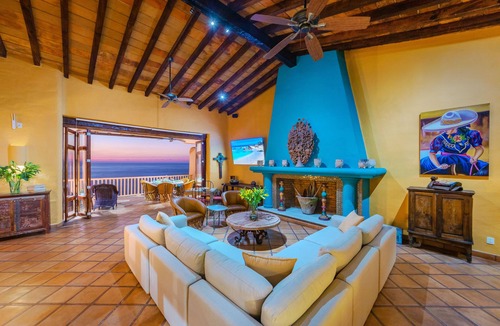South Shore Hotel Area Villa | Villa Ventura 5 Star Luxury,Fully Staffed,Private Pool,Private Beach