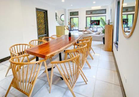 Chuong My Villa | Villa Veque Farm 07. Ăn sáng miễn phí, Farm nuôi thỏ, Bể bơi, Bi-a, BBQ sân vườn, Karaoke, Ăn sáng, Trà chiều miễn phí.