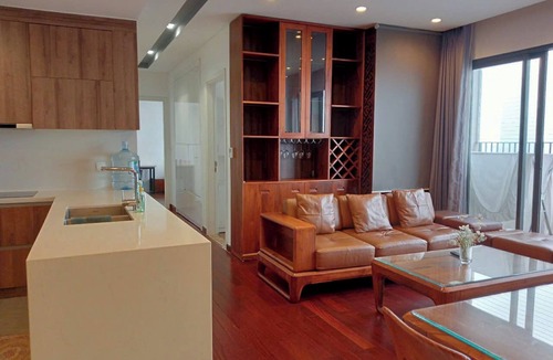 Trung Hoa Nhan Chinh Apartment | Vinhomes D’Capitale | 3BR Residence Ideal for Families or Groups