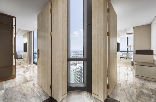 Hang Xanh Hotel | Vinpearl Landmark 81, Autograph Collection