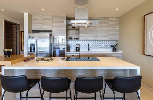 Juarez Condo | Vista Del Arco at Vista Vela Sunset is a modern 3-bedroom condo with ocean and sunset views, an open layout, and top resort amenities. Enjoy pickleball courts, a fully equipped gym, and a pool just steps from the patio—ideal for a relaxing Cabo stay.