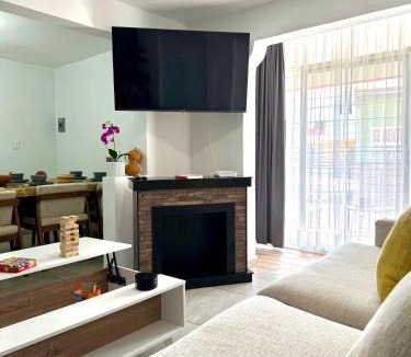 De La Presa House | Vivencia GTO 4BR Rooftop w Private Garage 15m Dtwn