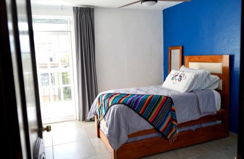 De La Presa House | Vivencia GTO 4BR Rooftop w Private Garage 15m Dtwn