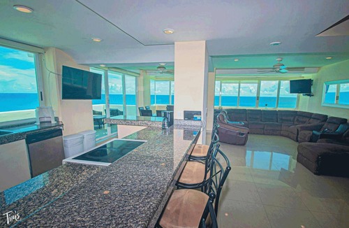 Zona Hotelera Condo | VRBO Premier Host – Beachfront – 11BR/9Bth – Penthouse Combo #3120