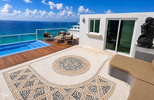 Zona Hotelera Condo | VRBO Premier Host – Private Pools - 6BR/5Bth – Beachfront – Penthouse Combo #204
