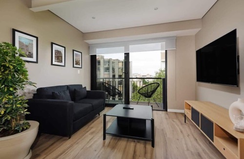 Hipodromo Apartment | w* | Vibrant 2BR with Balcony in Condesa