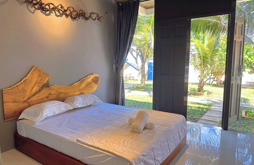 La Gi Bed & Breakfast | Waikiki Lagi Beach Homestay & restaurant