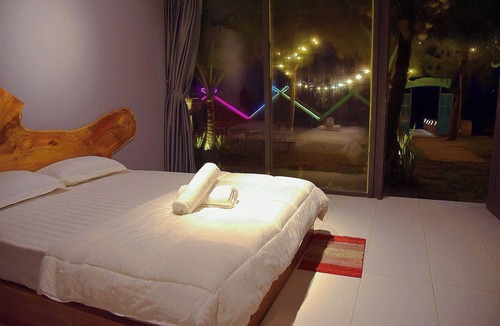 La Gi Bed & Breakfast | Waikiki Lagi Beach Homestay & restaurant