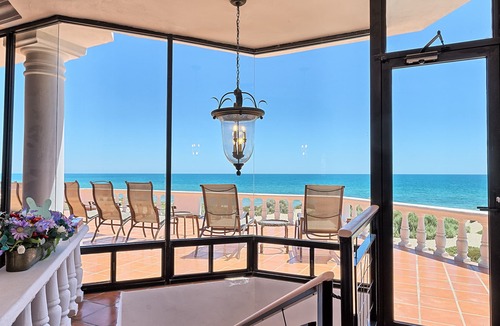 Las Conchas House | Whale of a Tale – Adults-Only Beachfront