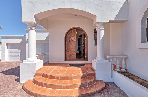 Las Conchas House | Whale of a Tale – Adults-Only Beachfront