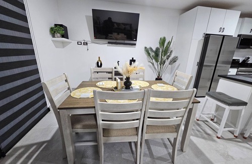 El Sauzal House | White House in Viñedos del Mar (3 floors)