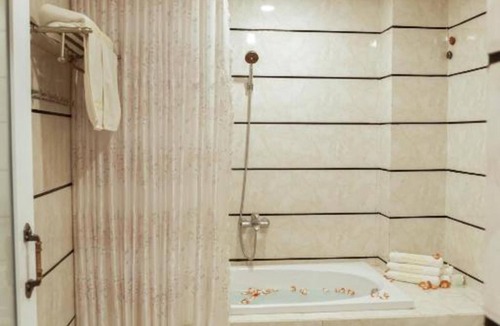 Kon Tum Hotel | Window 1 Hotel