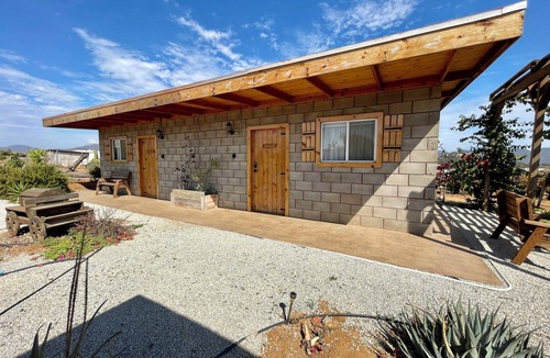 San Antonio de las Minas Cabin | Wine Country Retreat: Sleeps 8-Beautiful 4BR Cabin with A/C Valle de Guadalupe
