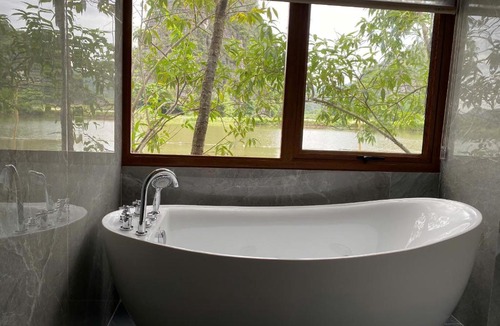 Hoa Lu House | Xuan Son Lakeside Bungalow