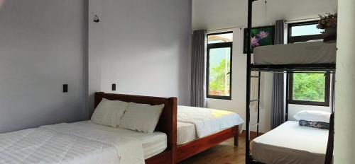 Phong Nha Hostel | YoLo Pool Bar Villas & Garden Restaurant