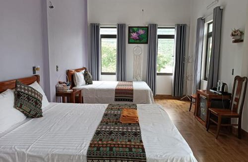 Phong Nha Hostel | YoLo Pool Bar Villas & Garden Restaurant