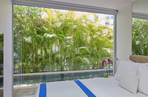 Zona Hotelera House | Your Coastal Oasis Awaits! Casita with Private Rooftop Pool, Pets are Allowed!