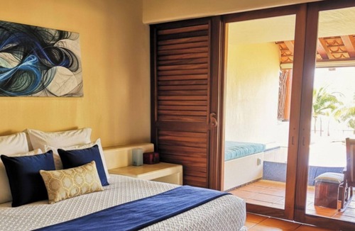 Ixtapa - Zihuatanejo House | Your Dream Vacation Awaits at our Beachfront Villa