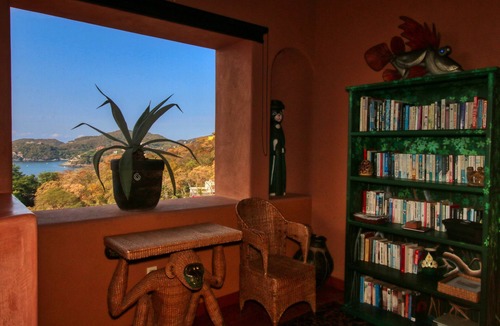 Zihuatanejo Villa | Zihua Penthouse. View from the top of the world. CVM. Dipping pool. Life is good