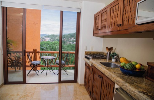 Playa Las Gatas Condo | Zihua Vista Bay Studio Hideaway: Balcony, Infinity Pool, Walk to Playa La Ropa