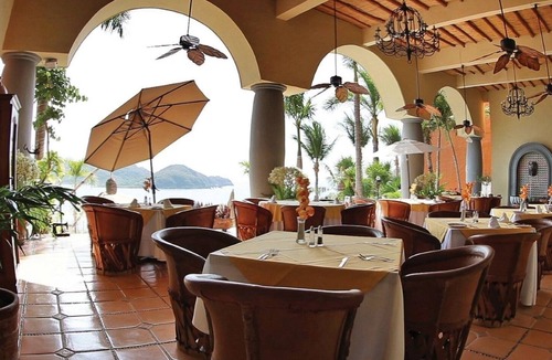 Almacen Resort | Zihuatanejo | Romantic Ocean Escape | Pool + Beach