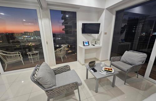 North Hotel Zone Apartment | Zoho Luxury Condo with Rooftop Pool, Gym, Parking