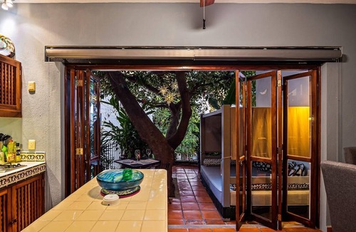 Romantic Zone Condo | Zona Romantica Oasis/Pool/2 block Pier bars shop