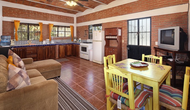 1/2 block to beach! Private Terrace; Pool. Casa Sonrisas at Casa-Pacifico