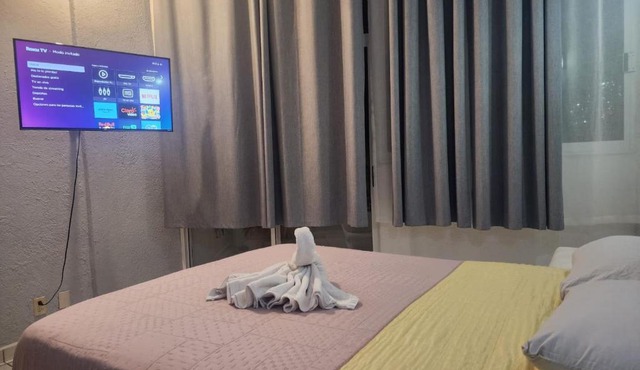 1 BR APT with AC , TV , wi-fi near DT and beach