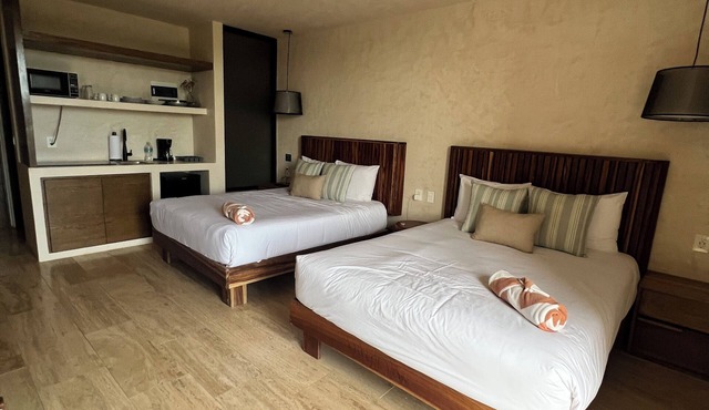 10 min from the beach, 24 hrs security, concierge service.