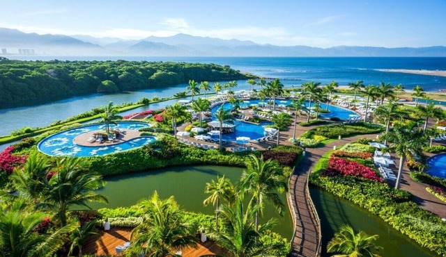 2 Bedroom Suite in 5 Diamond Resort