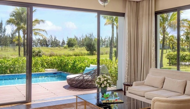 2 bedroom villa located right next to the stunning beach on Hon Tre Island