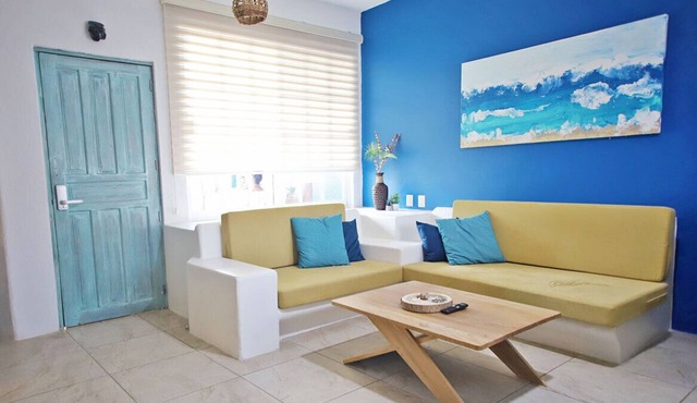 2 BR - Fast Internet, King beds, AC, Near beach w/Pool