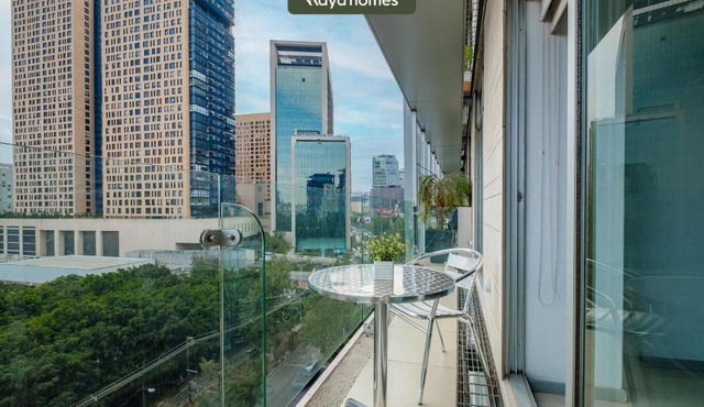 2BR apartment with Jacuzzi | Pool | City Skyline