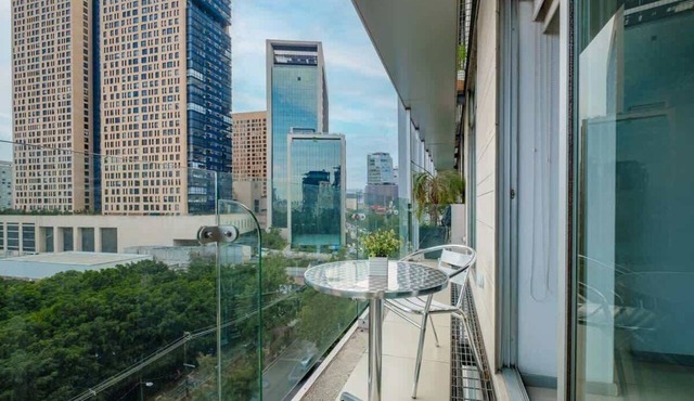 2BR Luxury Stay Mundial 2026 Pool & Skyline Views