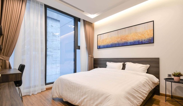 2BR - MODERN SERVICED APARTMENT WITH LAKE VIEW