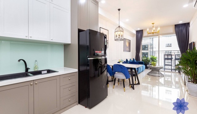 2BRs Apartment in Modern Building w/Free Gym, Pool and Airport Pick up