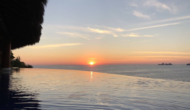 3,400 sqft OCEANFRONT 3 BDR 4 BTR AMAZING CONDO. 900SQFT TERRACE STUNNING VIEWS
