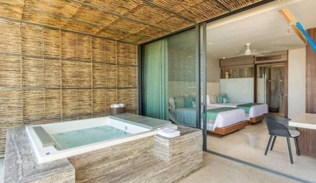 3 Bedroom/4 Bathroom Luxury Condominium