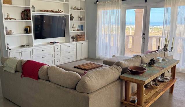 3-bedroom house with great ocean and mountains views in La Ribera with AC, WiFi