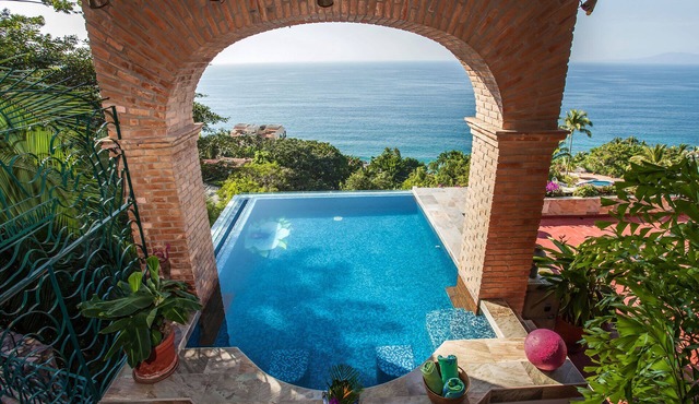 3 Bedroom Luxury Villa, 180 degree Ocean View, Private Heated Pool