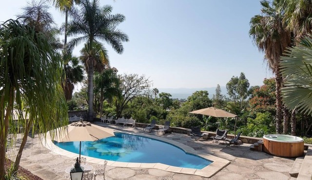 3 Bedroom Spacious Villa with Pool & Lake view