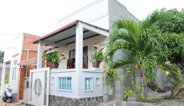 3 Bedrooms House and big garden