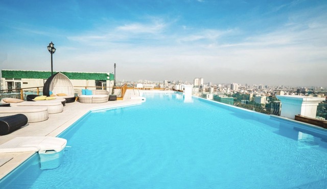 3 Bedrooms Luxury Apartment, Skyline Pool,1 km from Ben Thanh Market