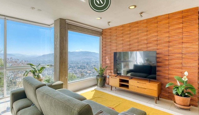 3 BR Condo - Panoramic Views - 5 Min to Downtown